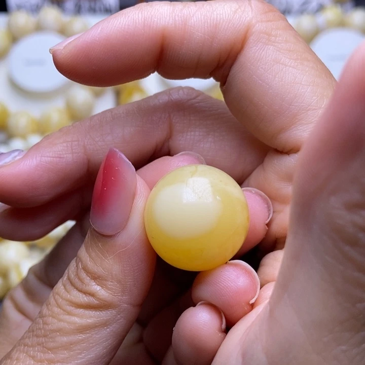 未镶嵌琥珀裸石2