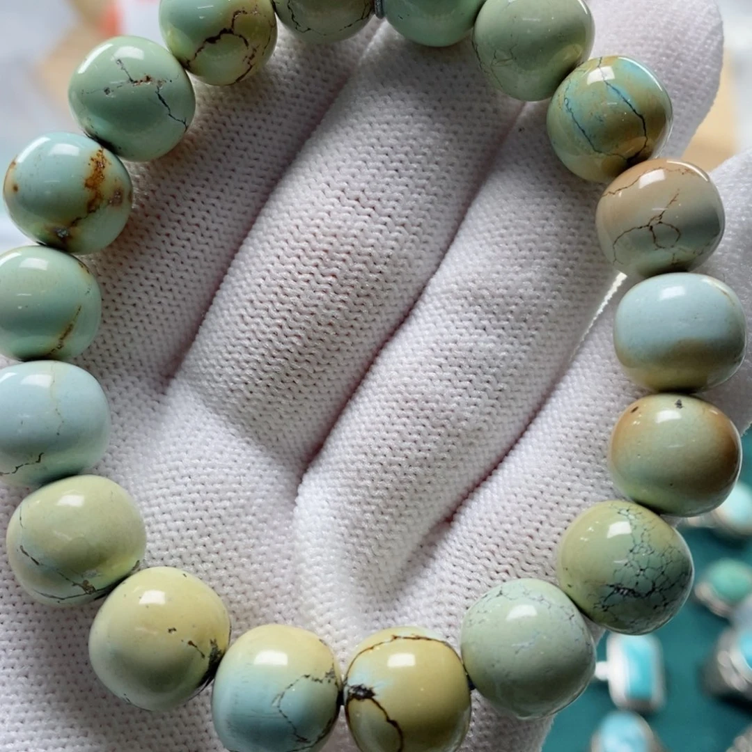 绿松石颈饰未镶嵌