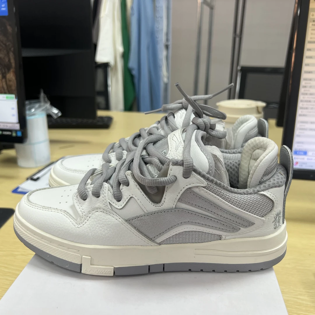 《B品以直播展示为准》鞋底微脏(X712)李宁女子休闲运动鞋AECT072