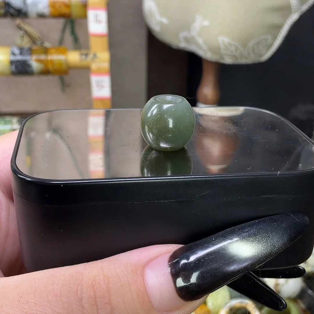 和田玉（糖玉）未镶嵌颈饰微瑕