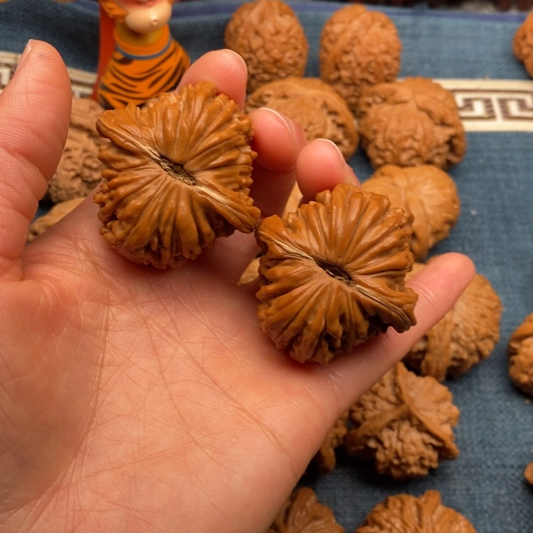 文玩核桃把件42平谷楼