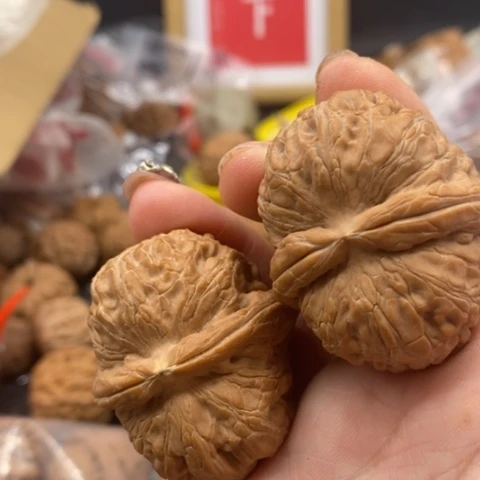 文玩核桃吊坠阿*?元宝