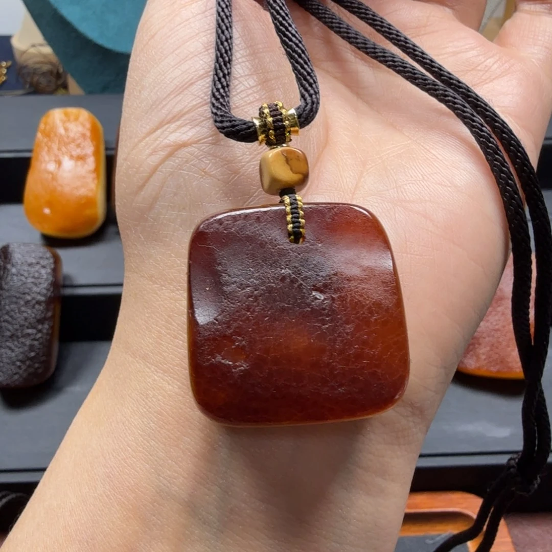 琥珀吊坠(赠链)未镶嵌