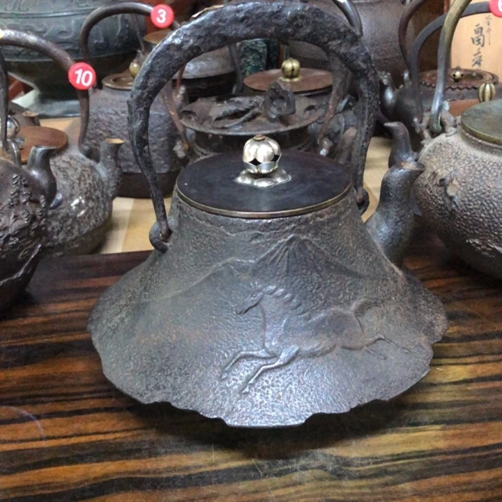 刀提梁富士山骏马纹饰壶