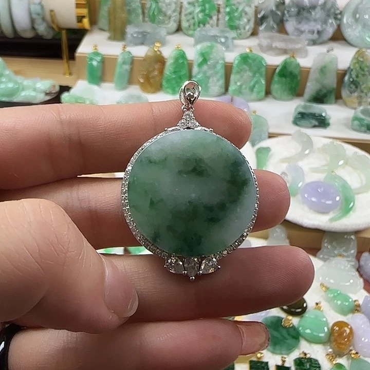 颈饰未镶嵌翡翠飘蓝花无事牌
