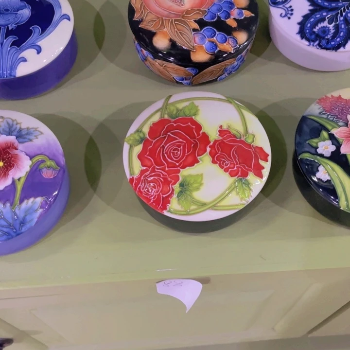 陶瓷双饮款12cm珐琅彩首饰盒一个