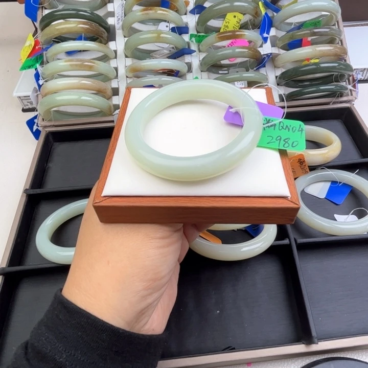 未镶嵌手镯和田玉七月