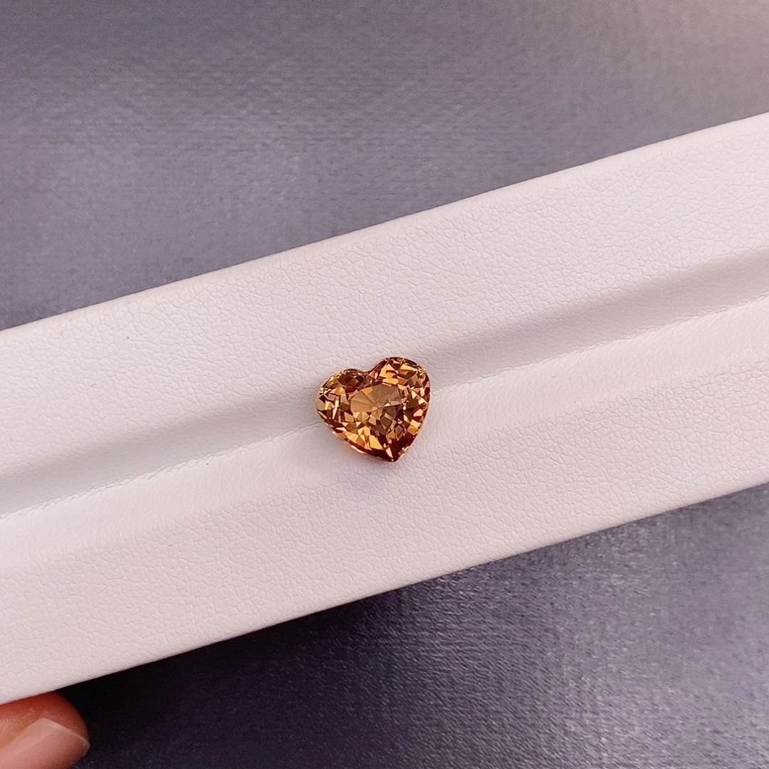 未镶嵌裸石碧玺3.68克拉