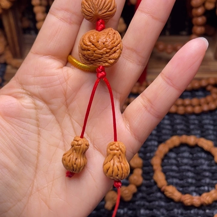 木质类龙纹桃枭挂件