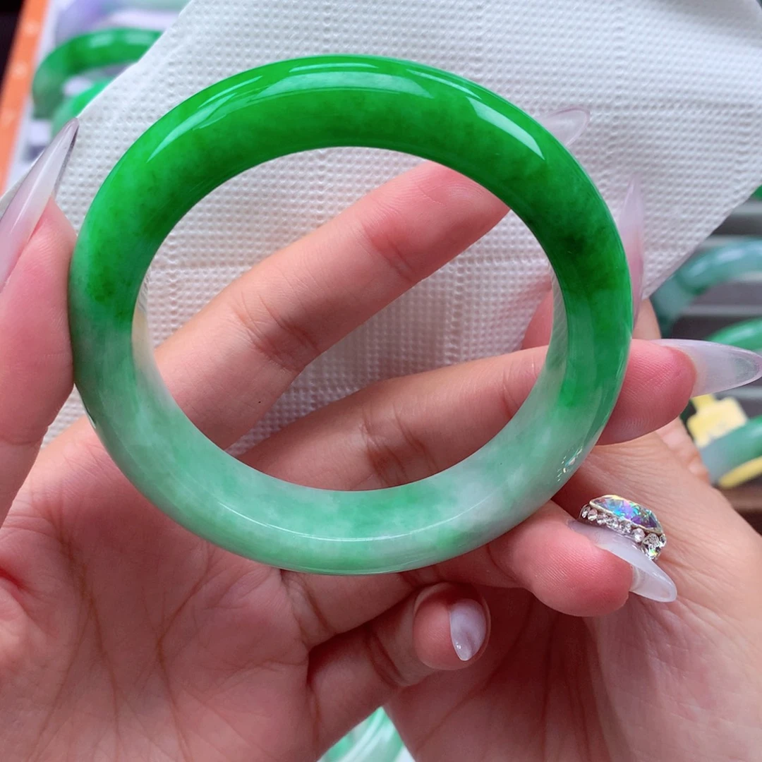 翡翠未镶嵌手镯翡翠