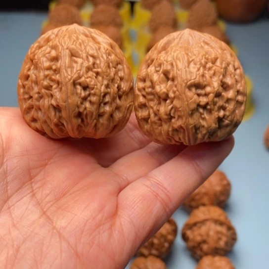 文玩核桃吊坠虎头王精对 37