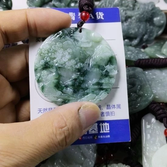 翡翠未镶嵌颈饰挂件