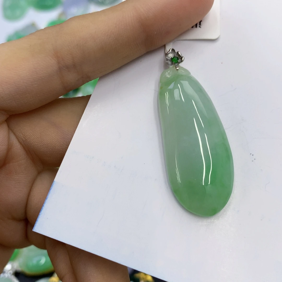 翡翠18K金镶嵌颈饰翡翠