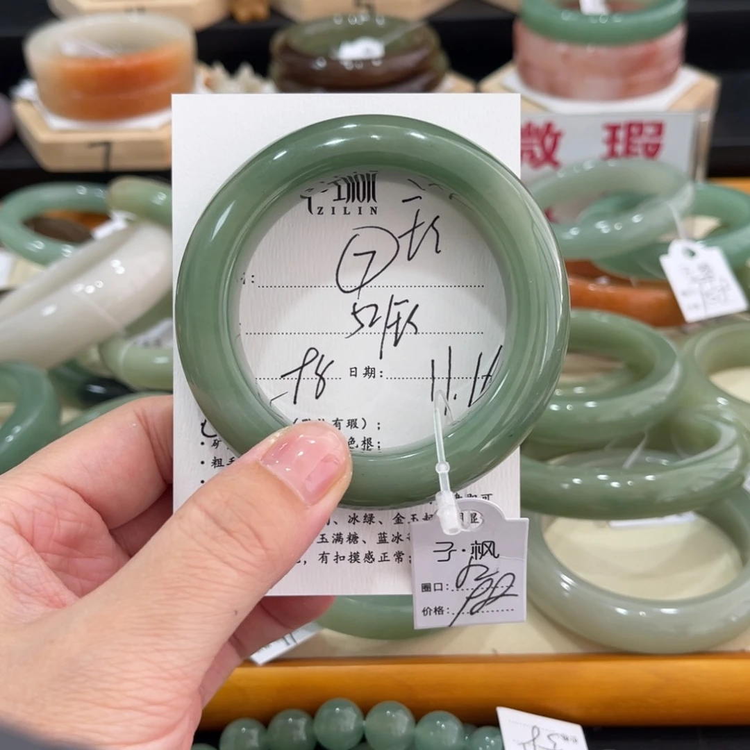 未镶嵌手镯石英质玉