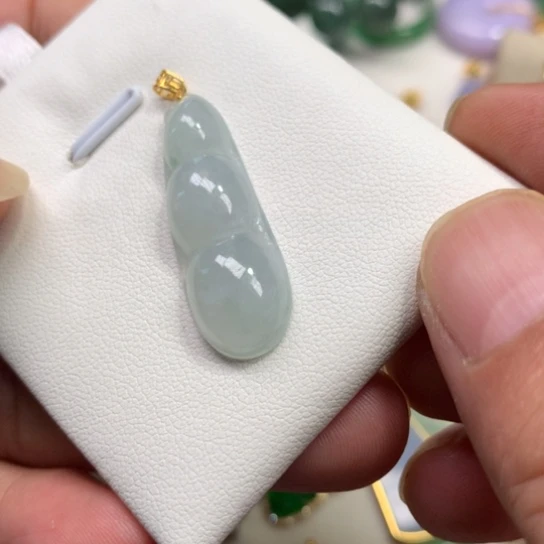 颈饰18K金镶嵌翡翠