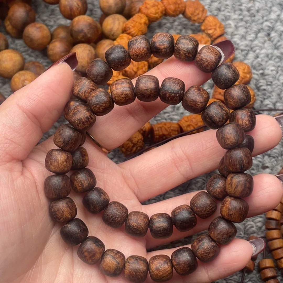 麟***栩贡木9*10老型手串贡木