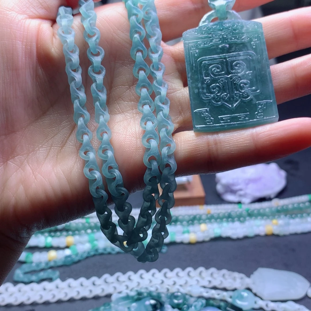 莱***健定制翡翠未镶嵌翡翠