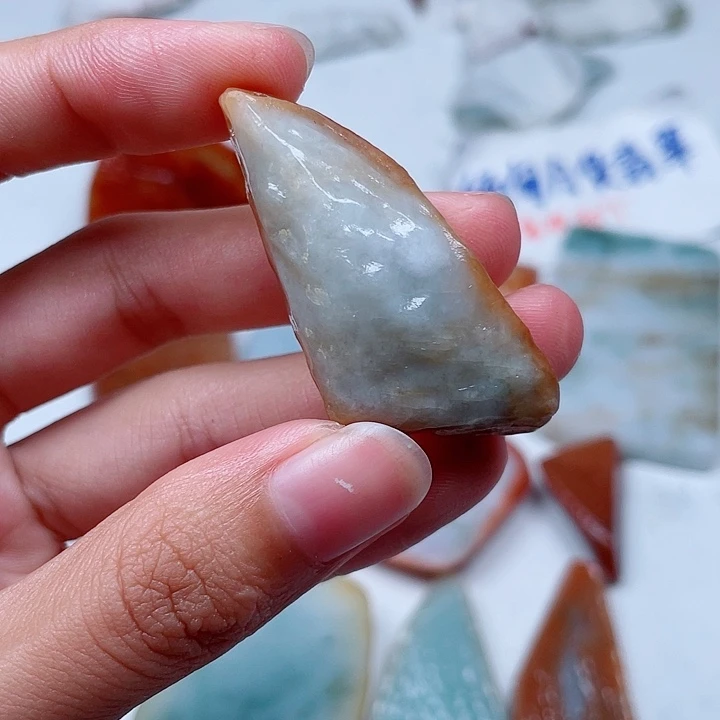 随***欲颈饰未镶嵌翡翠翡翠