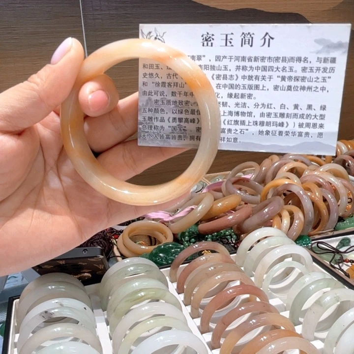 石英质玉未镶嵌颈饰