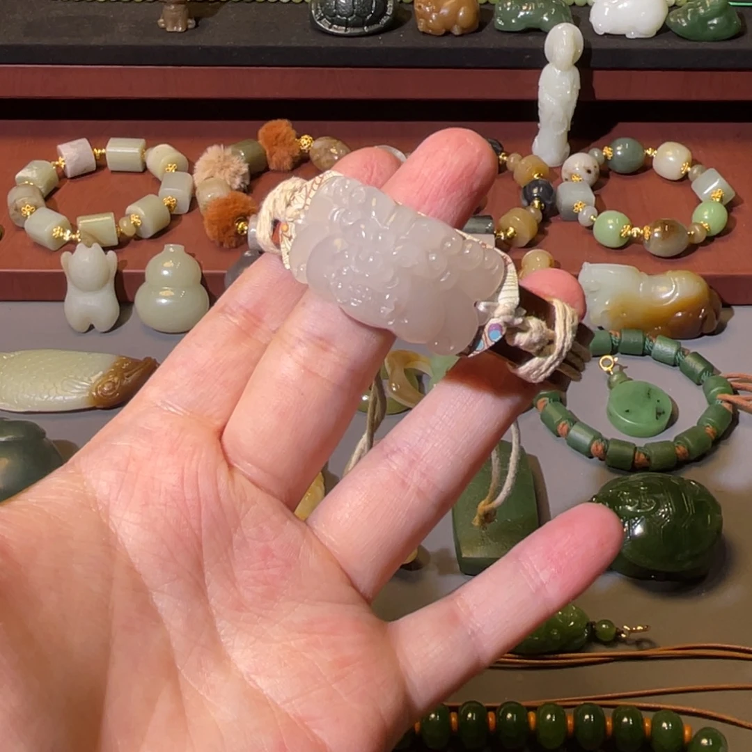 如***了和田玉未镶嵌颈饰