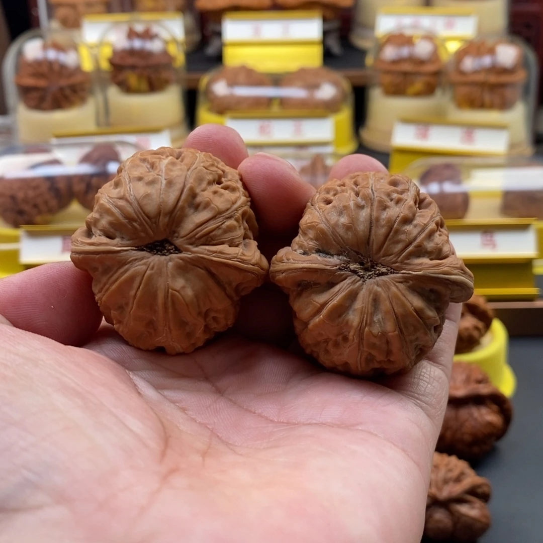 冰***.文玩核桃吊坠平谷元宝，尺寸44