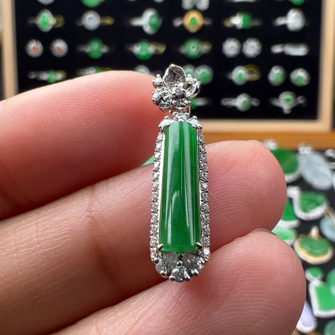 翡翠18K金镶嵌颈饰柱