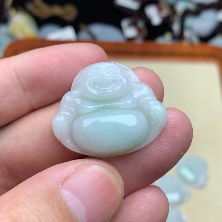 翡翠颈饰未镶嵌佛公