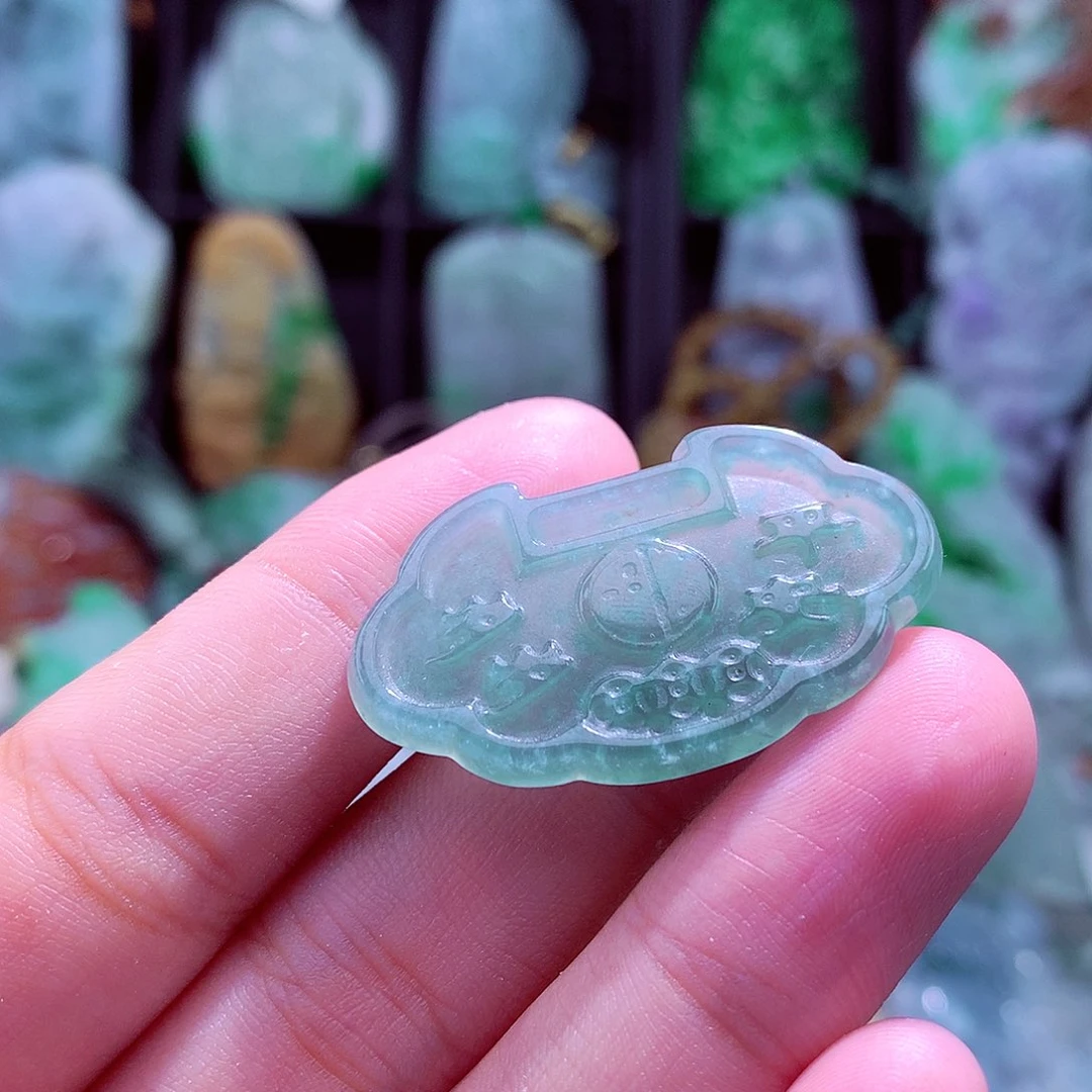 颈饰未镶嵌翡翠天然