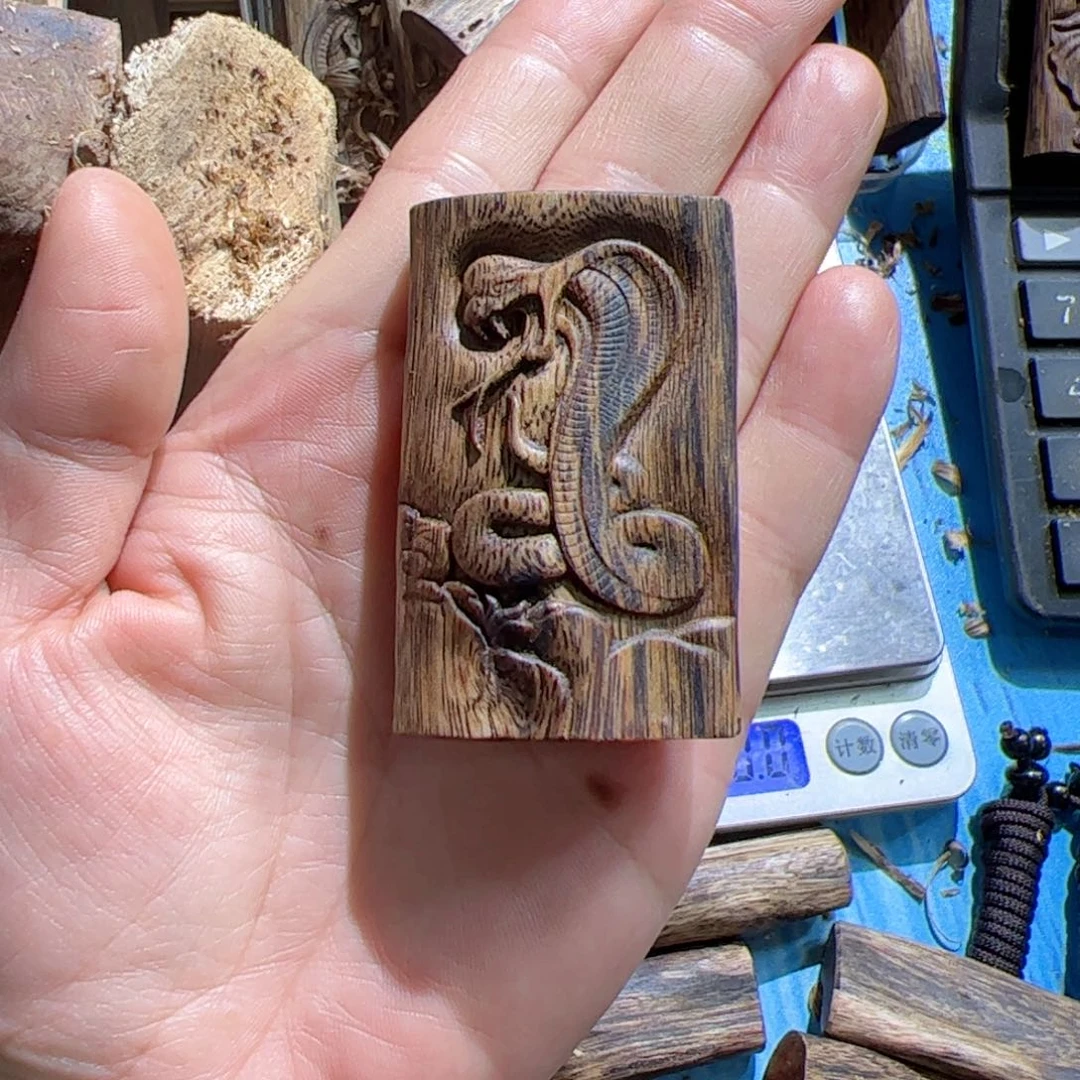 沉香吊坠安**哥白棋普贤蛇16.4克