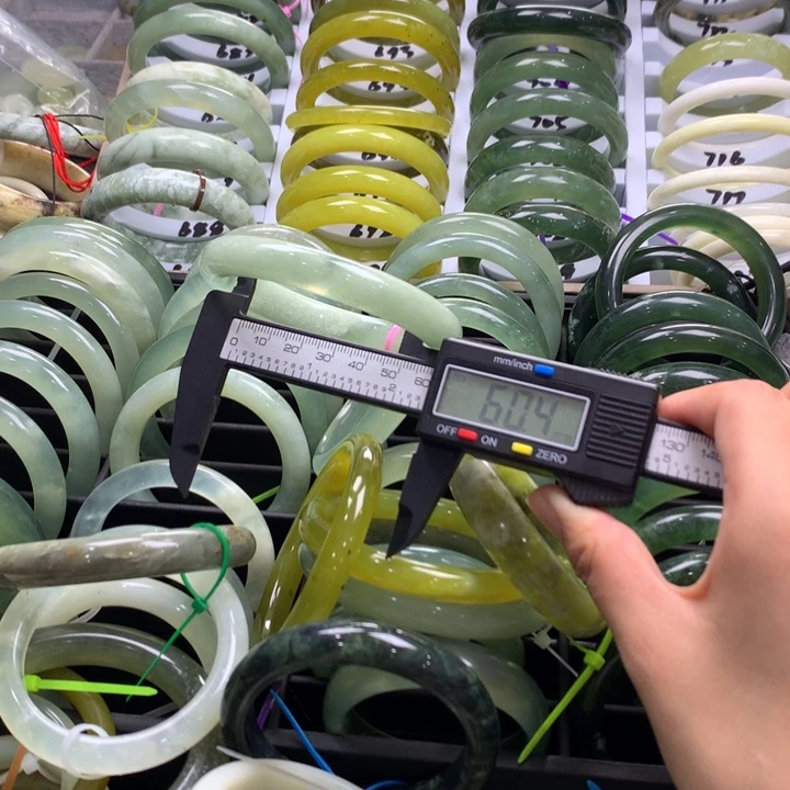 绿泥石云母质玉（岫岩玉）合金手镯81