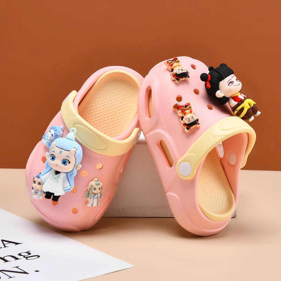 儿童拖鞋卡通哪吒夏季新款女童洞洞鞋室内防滑女孩宝宝沙滩凉拖鞋