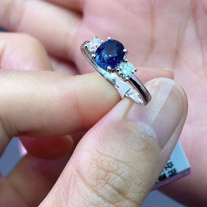 戒指蓝宝石18K金镶嵌1.15克拉