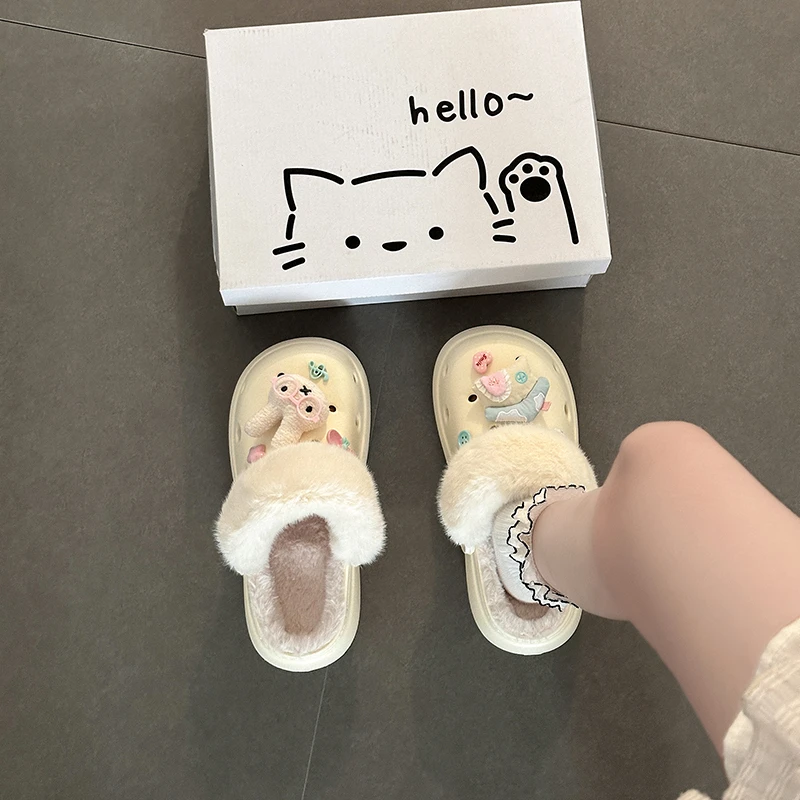 可爱卡通毛绒米菲兔配饰洞洞鞋女2025冬新款外穿厚底两穿防滑棉拖