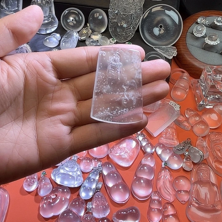 石英质玉未镶嵌颈饰