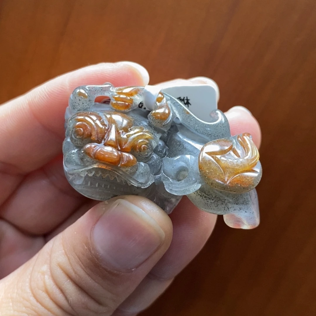 石英质玉（黄龙玉）未镶嵌颈饰