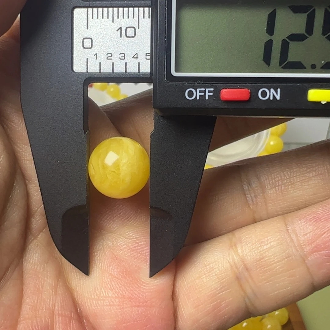 琥珀未镶嵌裸石微瑕单珠033