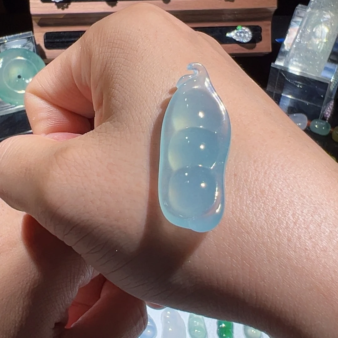 翡翠未镶嵌吊坠(不含链)14天然缅甸A货翡翠高冰种色标天空蓝福豆