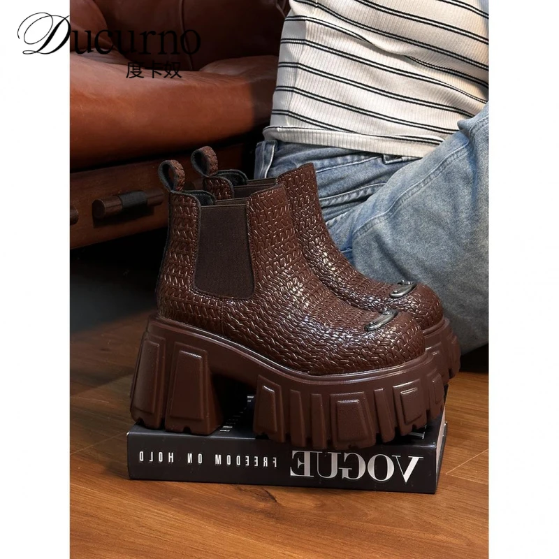 9cm高跟马丁靴女2025新款英伦风厚底粗跟短靴小个子增高切尔西靴