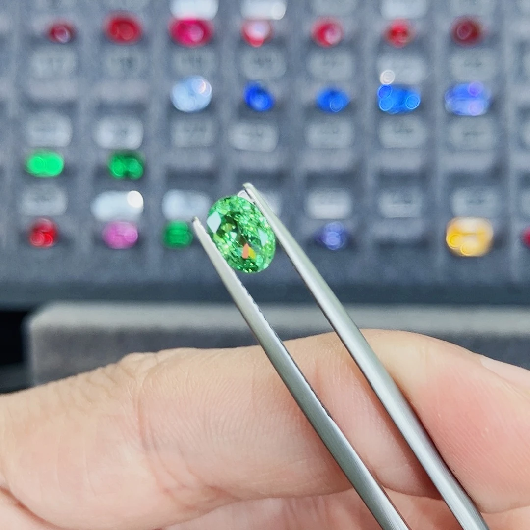 石榴石裸石未镶嵌虾***眼0.7克拉