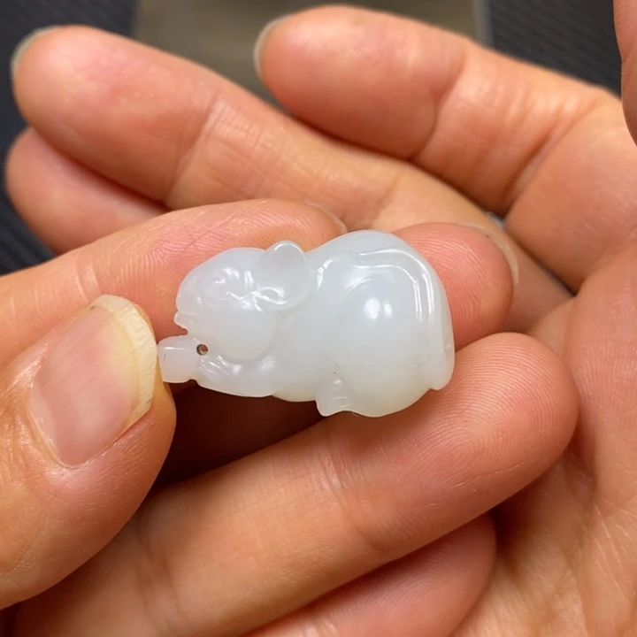 和田玉未镶嵌车挂雄*