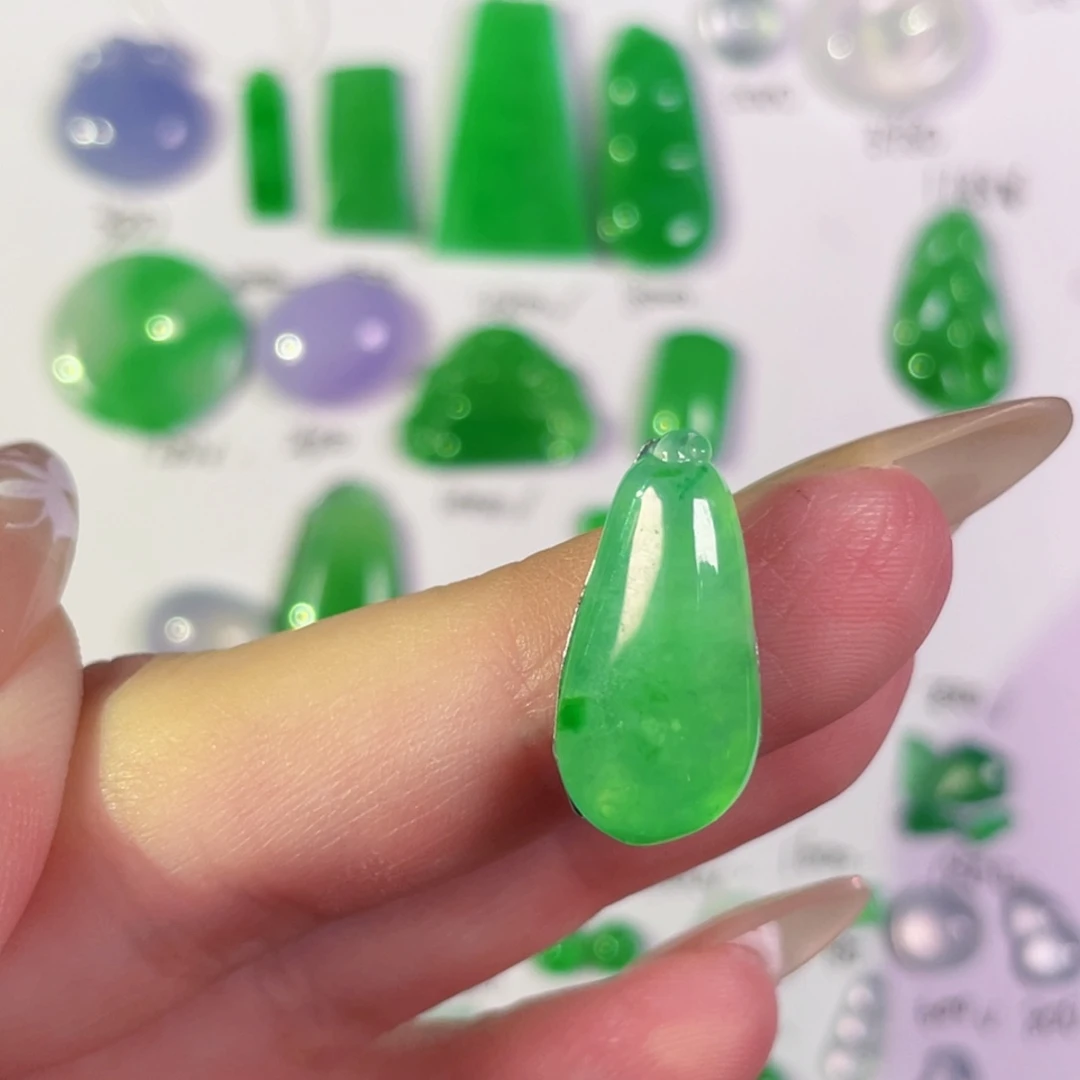 翡翠未镶嵌颈饰裸石