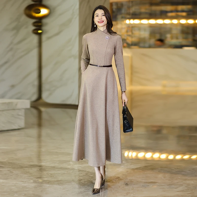 卡其色加厚毛呢连衣裙女2025秋冬新款修身显瘦长裙高级感时尚裙子