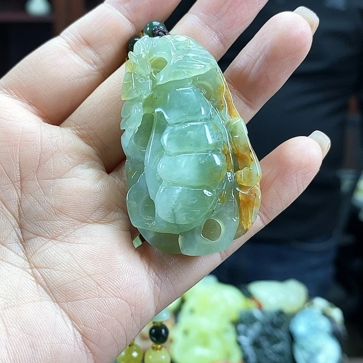 蛇纹石玉吊坠未镶嵌