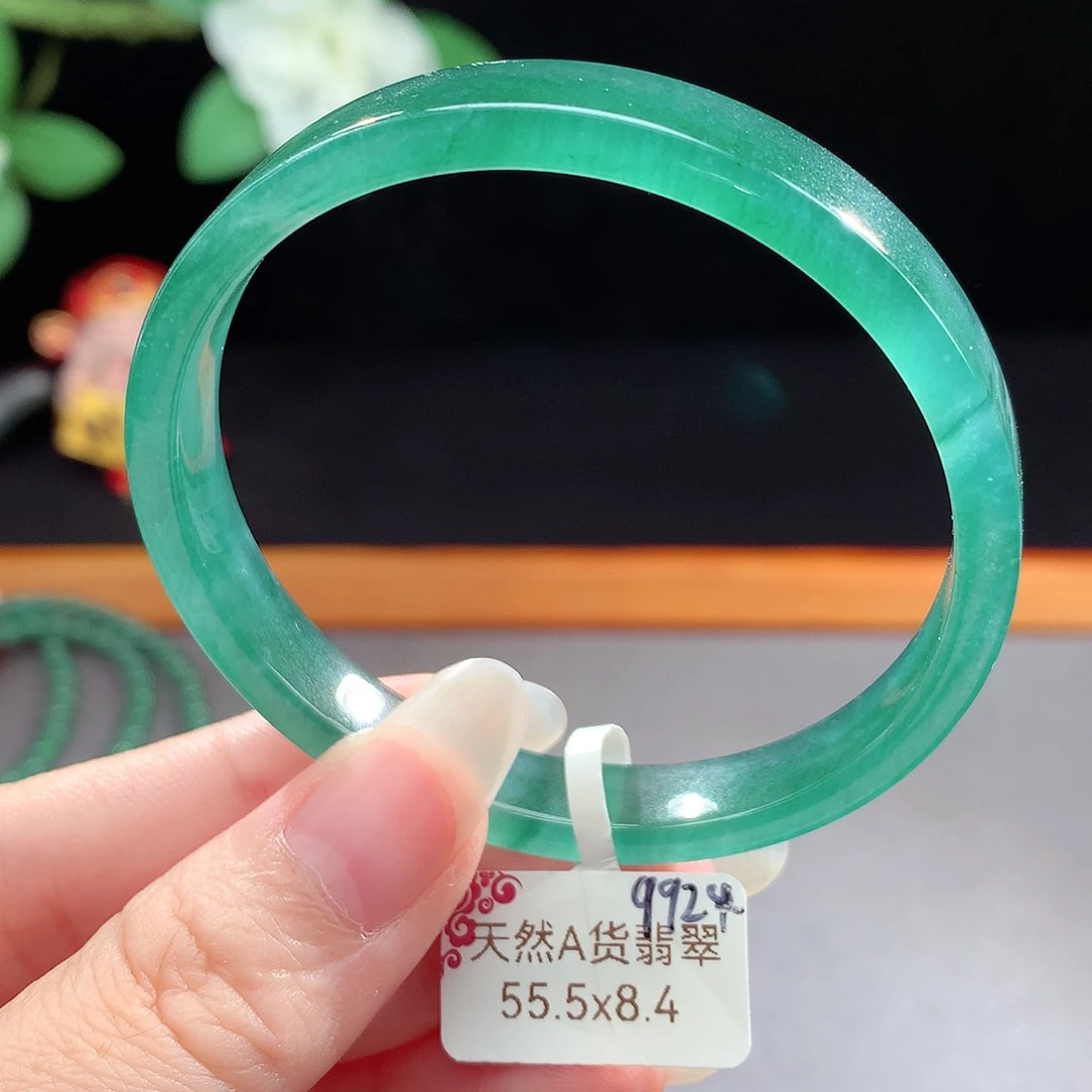 未镶嵌手镯（圆镯）翡翠
