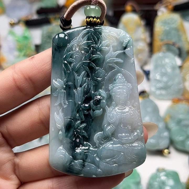 翡翠未镶嵌颈饰大势至