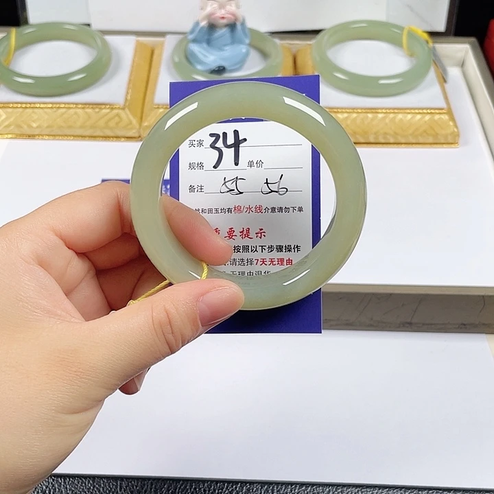 和田玉未镶嵌手镯