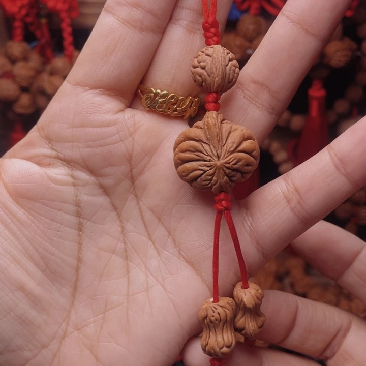 木质类龙纹桃枭挂件