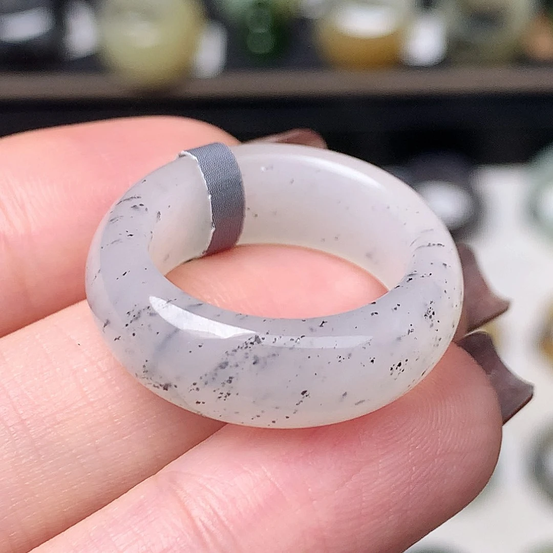 未镶嵌戒指和田玉