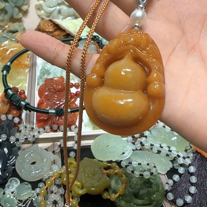 蛇纹石玉未镶嵌吊坠