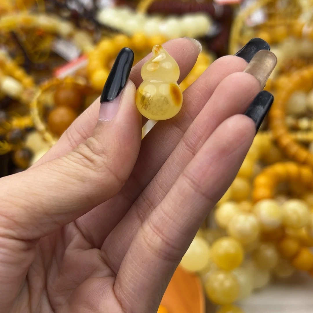 琥珀珠宝奇石未镶嵌